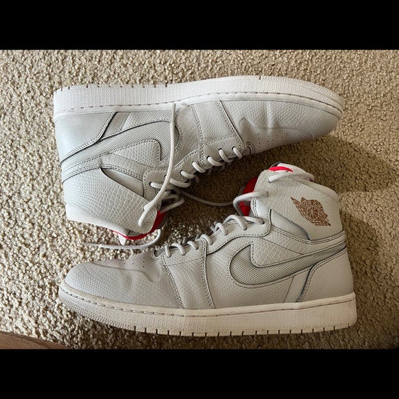 Jordans 1 size 12 - Picture 7 of 9